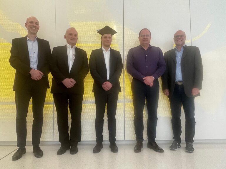 Holger Götz successfully defended his PhD thesis with the title “Jamming und Konvektion in Granulaten”