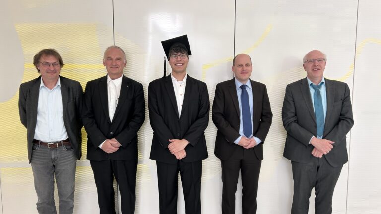 Angel Santarossa successfully defended his PhD thesis with the title “Experimental research and enhancement of granular gripping systems”